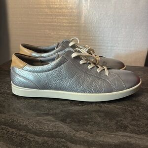 ECCO Leisure Women’s Sport Tie Sneaker Silver Metallic/39